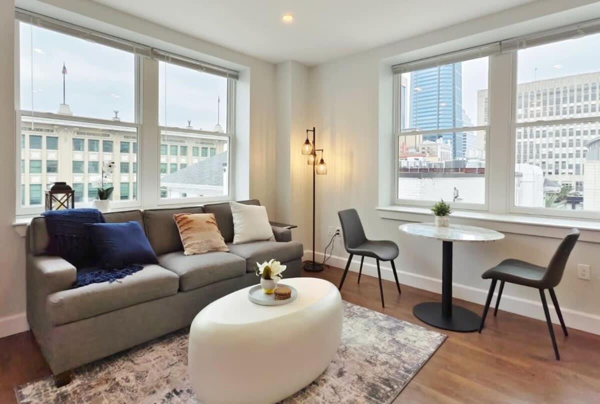 Fun Cozy Apts - 1 25 Mile Walk To Tiaa Bnk Fld Jacksonville Extérieur photo