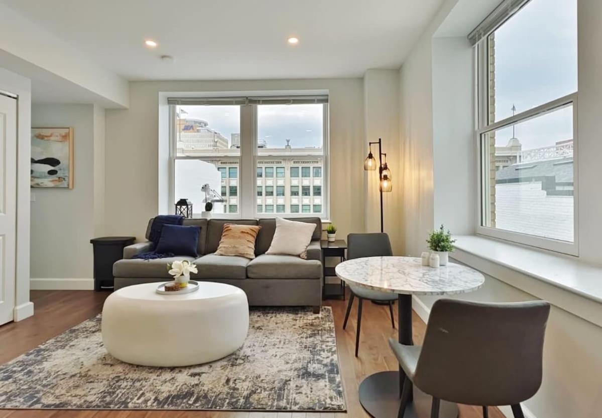 Fun Cozy Apts - 1 25 Mile Walk To Tiaa Bnk Fld Jacksonville Extérieur photo
