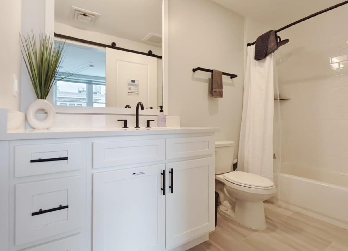 Fun Cozy Apts - 1 25 Mile Walk To Tiaa Bnk Fld Jacksonville Extérieur photo